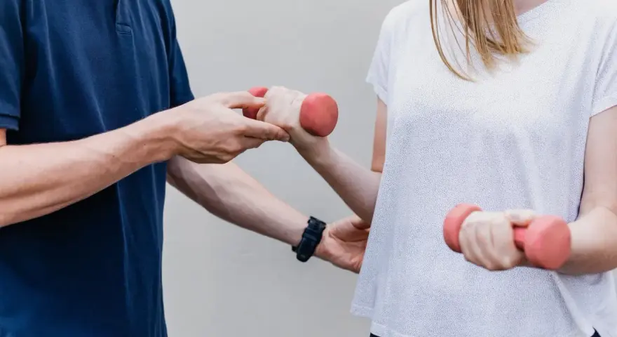 Fizjoterapeuta czy rehabilitant? Nie daj się zmylić! Kluczowe różnice
